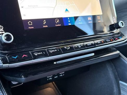 Used 2023 Jeep Wagoneer L Series III w/ Preferred Equipment Group AWD/4WD image 29