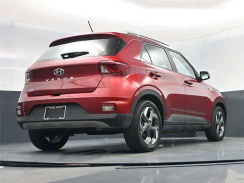 Used 2024 Hyundai Venue Limited image 24