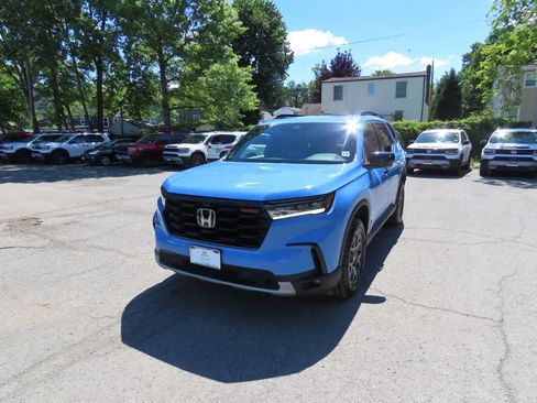 Certified 2023 Honda Pilot TrailSport image 1
