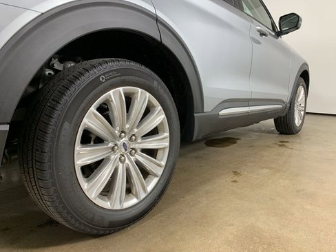 Used 2025 Ford Explorer Platinum w/ LUX Leather Package image 9