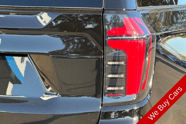 Used 2025 Chevrolet Suburban LS RWD image 33
