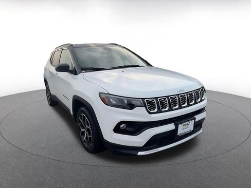 Used 2025 Jeep Compass Limited image 3