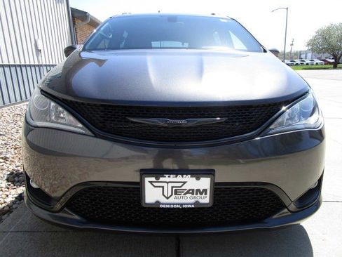 Used 2020 Chrysler Pacifica Touring-L Plus w/ S Appearance Package FWD image 2