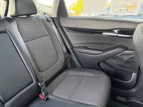 Used 2025 Kia Seltos S FWD image 36