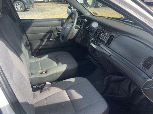 Used 2009 Ford Crown Victoria Police Interceptor image 6