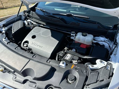 Used 2020 Chevrolet Traverse LT image 24