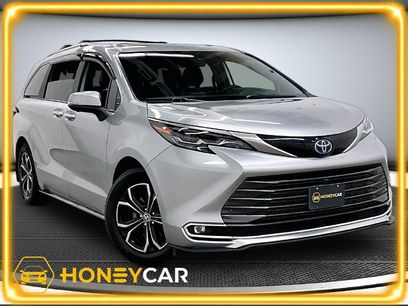 Used 2025 Toyota Sienna Platinum