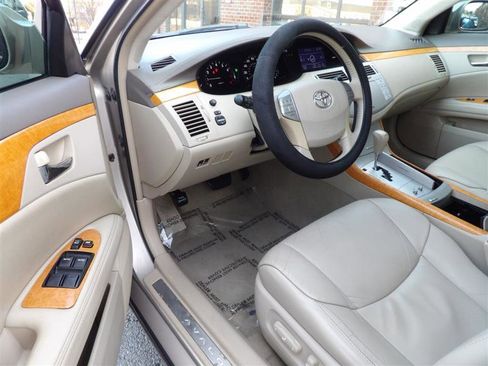 Used 2007 Toyota Avalon XLS image 10