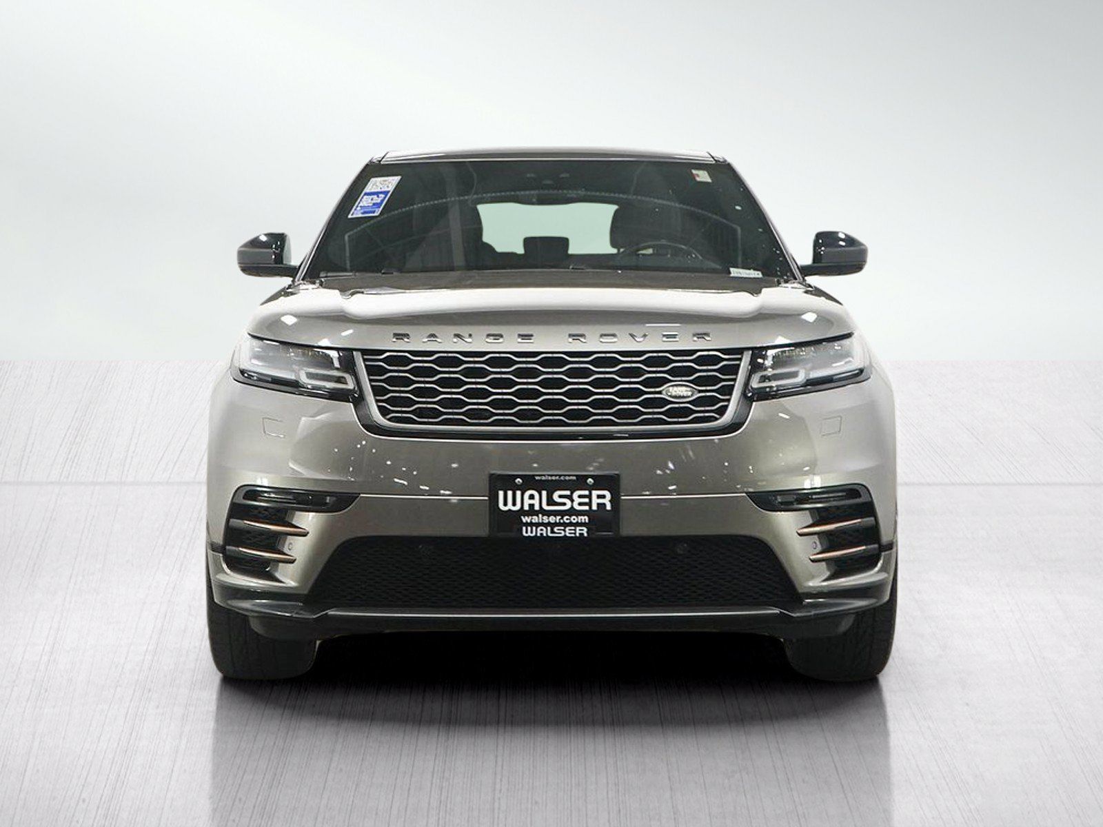 Used 2018 Land Rover Range Rover Velar R-Dynamic SE AWD/4WD image 8