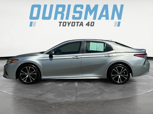 Used 2019 Toyota Camry SE image 4
