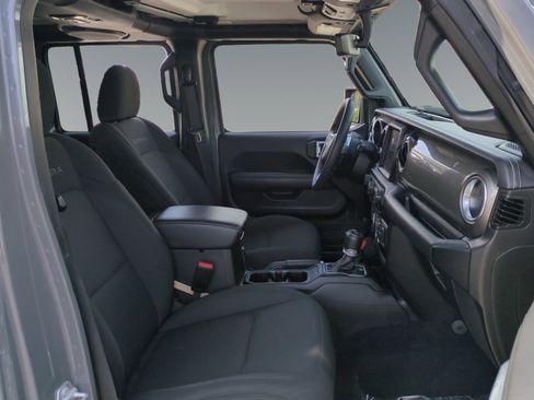 Used 2023 Jeep Wrangler Sahara image 15