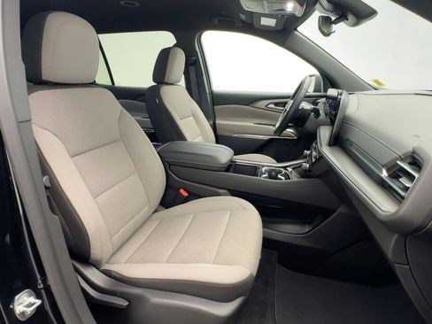 Used 2025 Chevrolet Traverse LT image 29
