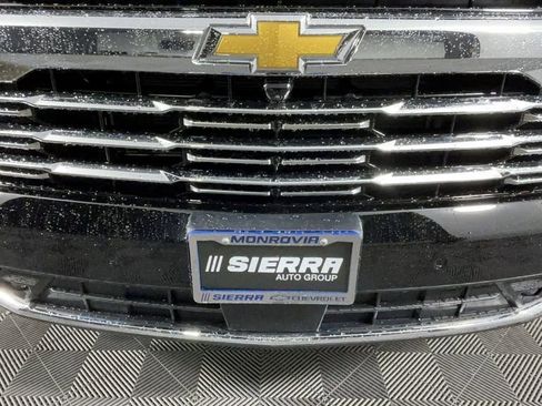 New 2025 Chevrolet Suburban Premier image 10