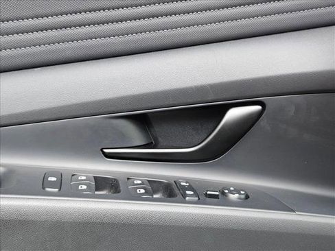 Certified 2025 Hyundai Elantra SEL FWD image 28