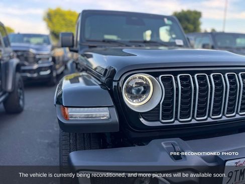Used 2025 Jeep Wrangler Unlimited Sahara w/ Safety Group AWD/4WD image 9