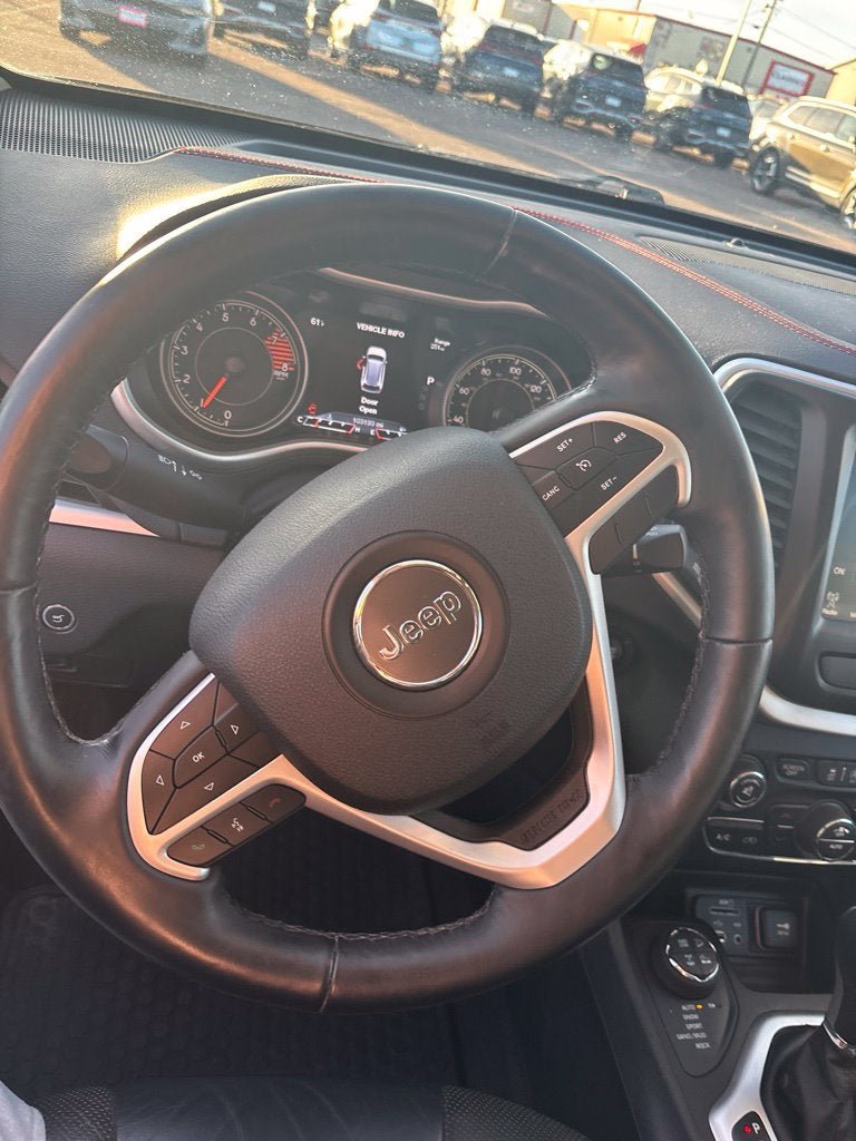 Used 2018 Jeep Cherokee Trailhawk w/ Quick Order Package 27L AWD/4WD image 14