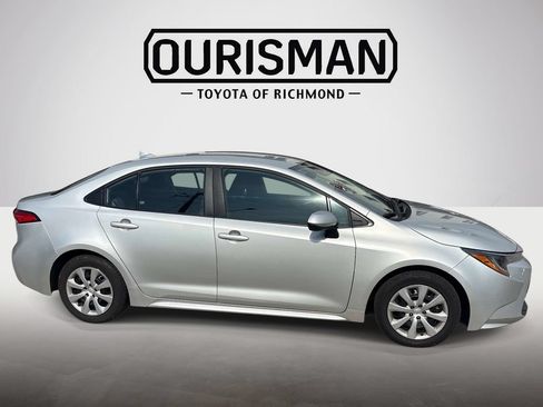 Used 2025 Toyota Corolla LE FWD image 4