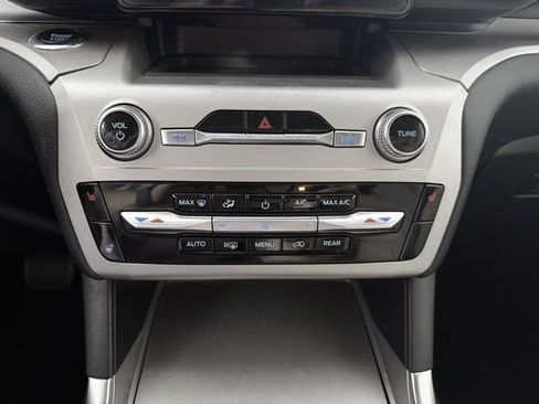 Used 2022 Ford Explorer XLT w/ Equipment Group 202A image 18