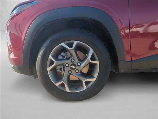 Used 2025 Chevrolet Trax LT FWD image 22