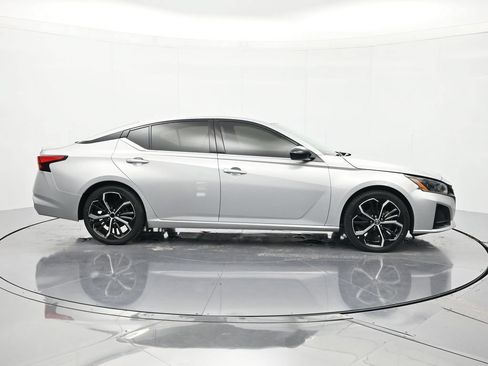Used 2024 Nissan Altima 2.5 SR FWD image 4