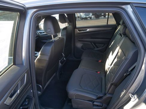 Used 2025 Volkswagen Atlas Cross Sport SE image 11