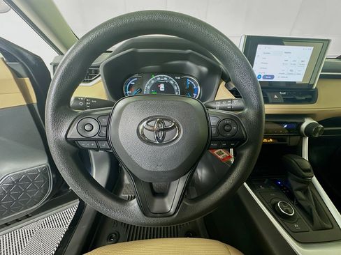 Certified 2025 Toyota RAV4 LE AWD/4WD image 15