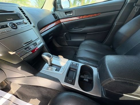 Used 2011 Subaru Outback 2.5i Limited w/ PWR Moonroof Pkg AWD/4WD image 16