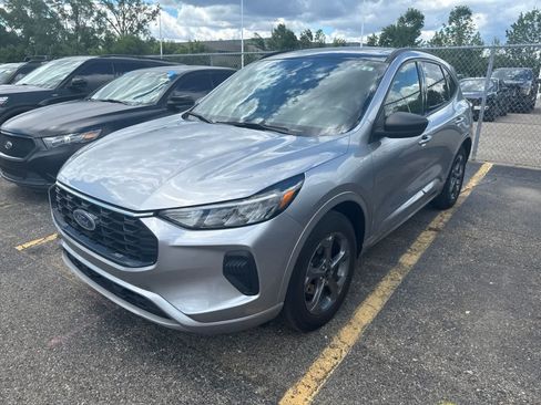 Used 2024 Ford Escape ST-Line w/ Tech Pack #1 AWD/4WD image 2