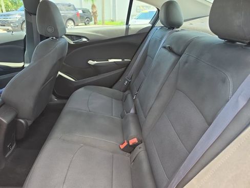 Used 2017 Chevrolet Cruze LT FWD image 12