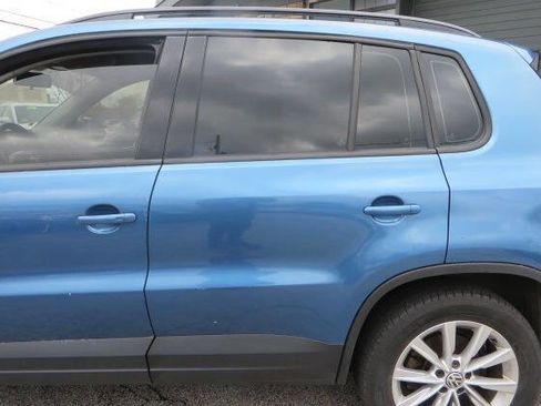 Used 2018 Volkswagen Tiguan Limited w/ Premium Package image 38