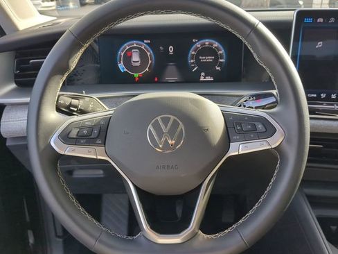 Certified 2025 Volkswagen Tiguan S image 27