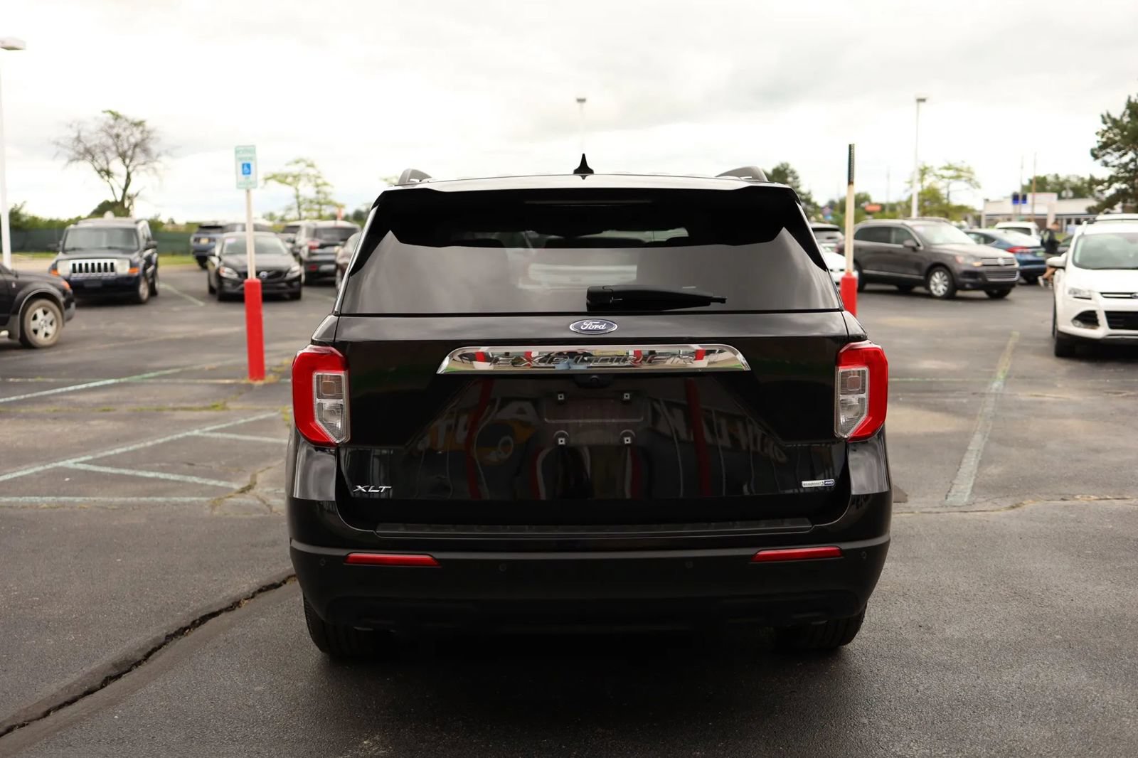 Used 2020 Ford Explorer XLT w/ Comfort Package AWD/4WD image 6