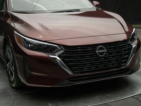 Used 2024 Nissan Sentra SV image 3