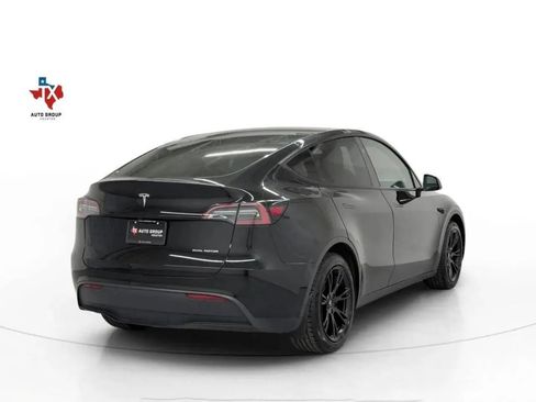 Used 2024 Tesla Model Y Long Range AWD/4WD image 5