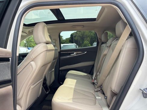 Used 2023 Lincoln Nautilus Reserve FWD image 11