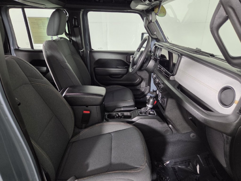 Used 2025 Jeep Wrangler Unlimited Sport AWD/4WD image 31