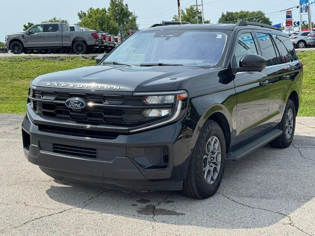 Used 2025 Ford Expedition Active AWD/4WD image 8