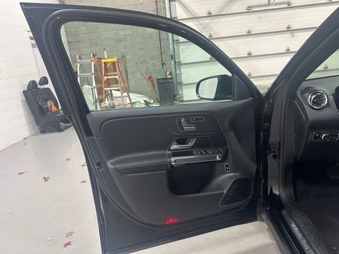 Used 2026 Mercedes-Benz GLB 250 4MATIC image 13