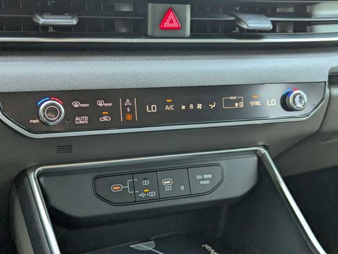 New 2026 Kia Carnival EX FWD image 26