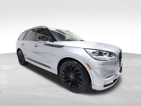 Used 2022 Lincoln Aviator Reserve w/ Equipment Group 201A AWD/4WD image 6