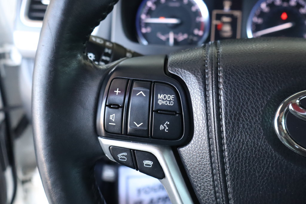 Used 2015 Toyota Highlander XLE AWD/4WD image 19