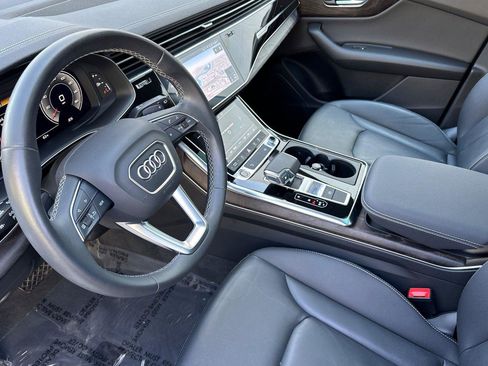 Used 2023 Audi Q8 Premium image 10