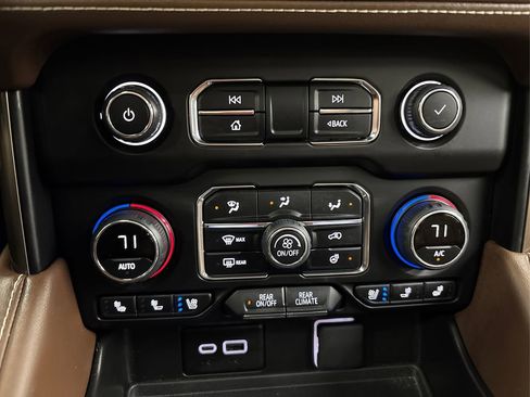 Used 2024 Chevrolet Tahoe High Country w/ Advanced Technology Package image 49