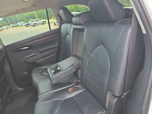 Used 2020 Toyota Highlander XLE AWD/4WD image 44