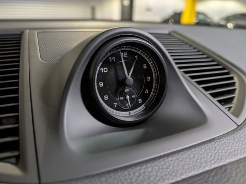 Used 2025 Porsche Macan image 34