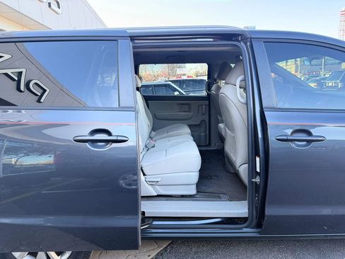 Used 2015 Kia Sedona LX w/ LX Convenience Package FWD image 30