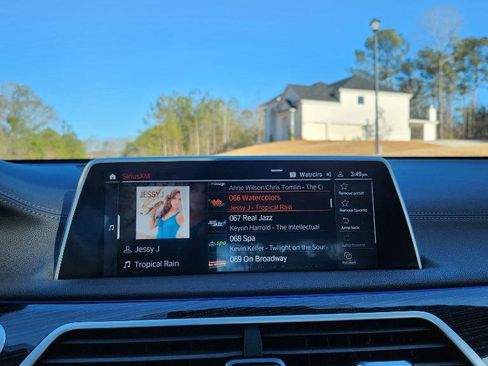 Used 2022 BMW 750i xDrive w/ M Sport Package image 37