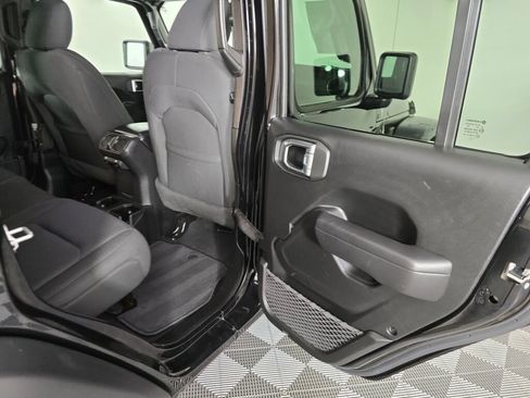Used 2022 Jeep Wrangler Unlimited Sport image 37