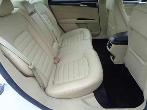 Used 2014 Ford Fusion SE w/ Equipment Group 202A image 8