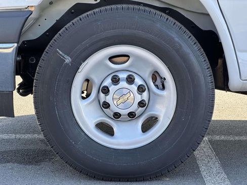 New 2025 Chevrolet Express 2500 Work Van w/ Driver Convenience Package image 7